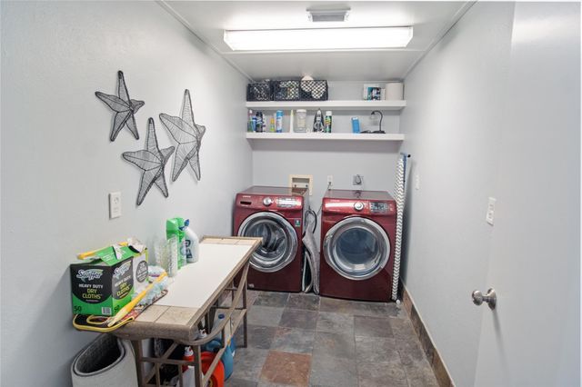 1962 Avenue H, Crystal Beach, TX 77650