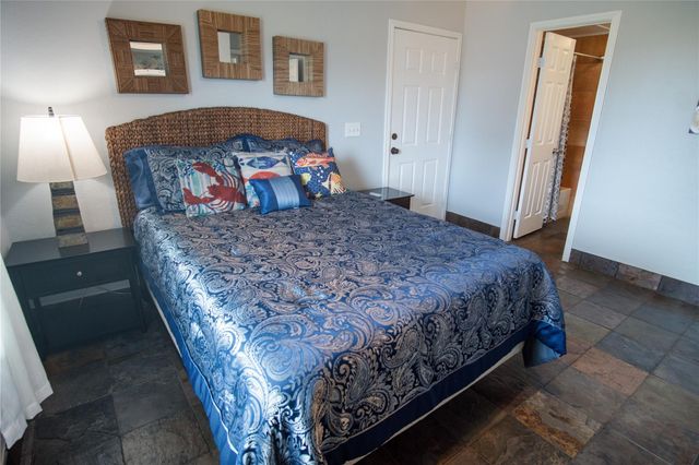 1962 Avenue H, Crystal Beach, TX 77650