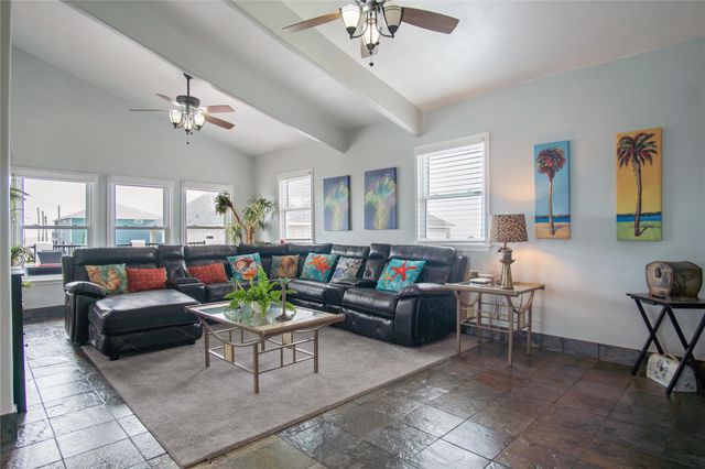 1962 Avenue H, Crystal Beach, TX 77650