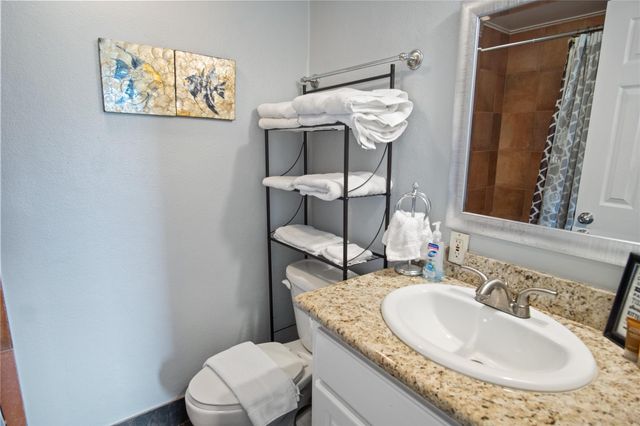 1962 Avenue H, Crystal Beach, TX 77650
