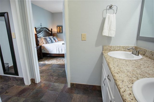 1962 Avenue H, Crystal Beach, TX 77650