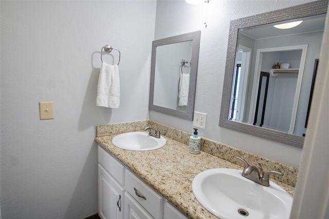 1962 Avenue H, Crystal Beach, TX 77650
