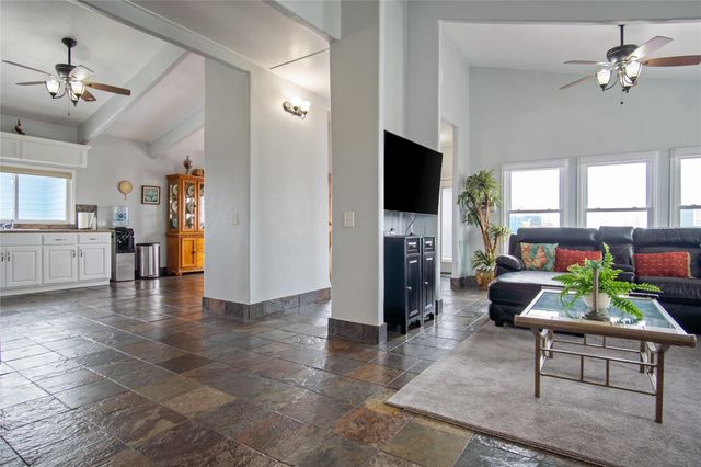 1962 Avenue H, Crystal Beach, TX 77650