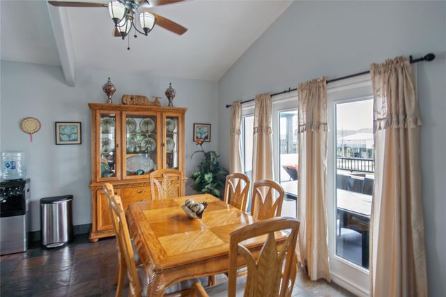 1962 Avenue H, Crystal Beach, TX 77650