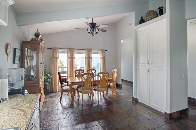 1962 Avenue H, Crystal Beach, TX 77650