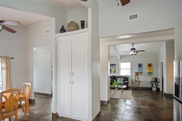 1962 Avenue H, Crystal Beach, TX 77650
