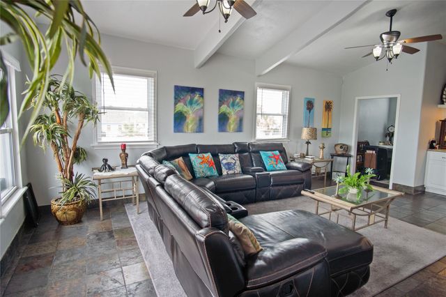 1962 Avenue H, Crystal Beach, TX 77650