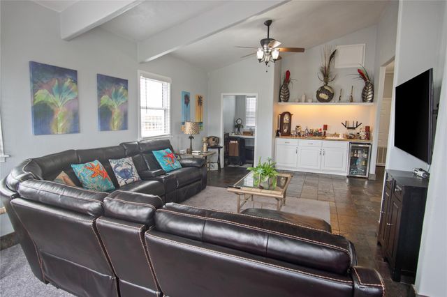 1962 Avenue H, Crystal Beach, TX 77650