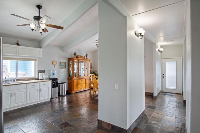 1962 Avenue H, Crystal Beach, TX 77650