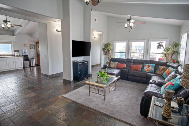 1962 Avenue H, Crystal Beach, TX 77650