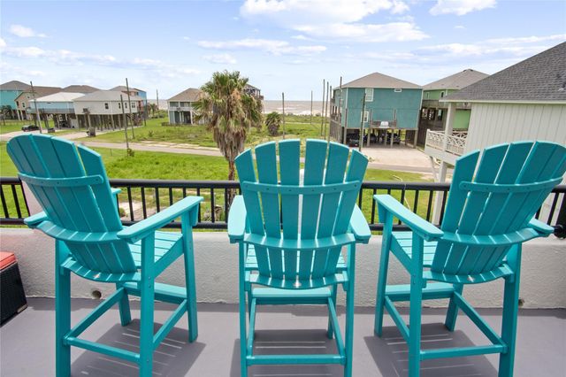 1962 Avenue H, Crystal Beach, TX 77650