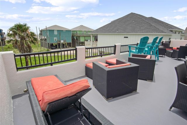 1962 Avenue H, Crystal Beach, TX 77650