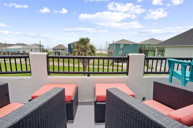 1962 Avenue H, Crystal Beach, TX 77650