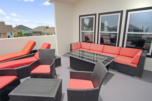 1962 Avenue H, Crystal Beach, TX 77650
