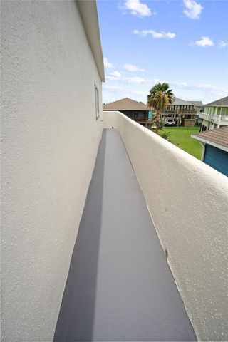 1962 Avenue H, Crystal Beach, TX 77650