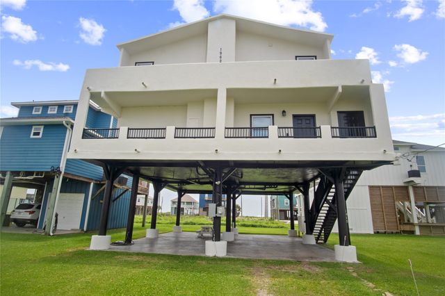 1962 Avenue H, Crystal Beach, TX 77650