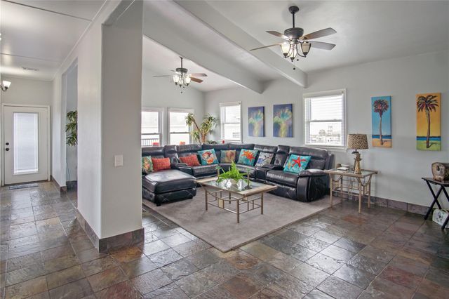 1962 Avenue H, Crystal Beach, TX 77650