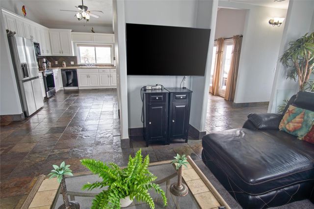 1962 Avenue H, Crystal Beach, TX 77650