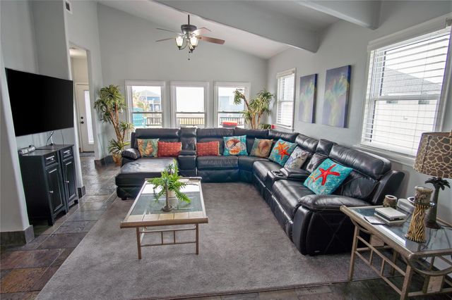 1962 Avenue H, Crystal Beach, TX 77650