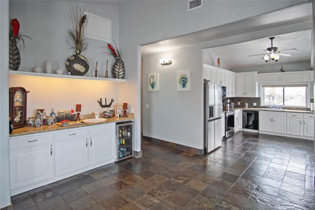 1962 Avenue H, Crystal Beach, TX 77650