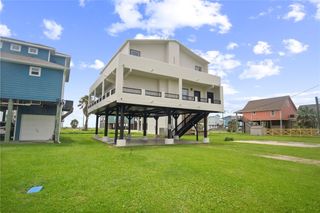 1962 Avenue H, Crystal Beach, TX 77650