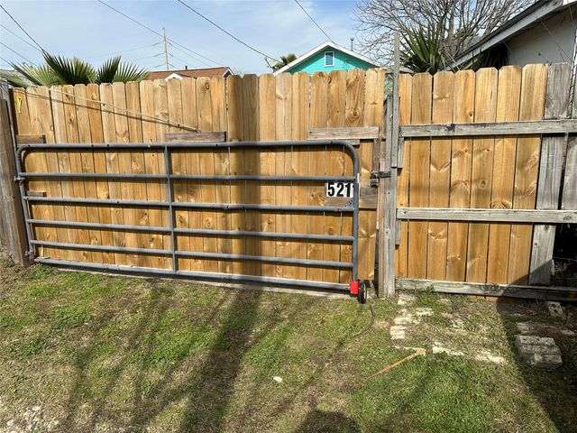 5211 Avenue Q, Galveston, TX 77551