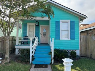 5211 Avenue Q, Galveston, TX 77551