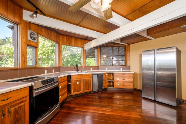 810 Upper Ulumalu Rd, Haiku, HI 96708