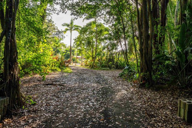 810 Upper Ulumalu Rd, Haiku, HI 96708