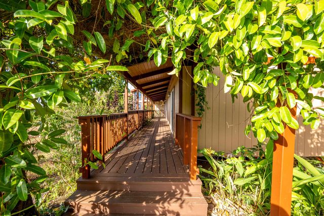 810 Upper Ulumalu Rd, Haiku, HI 96708