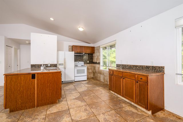 810 Upper Ulumalu Rd, Haiku, HI 96708