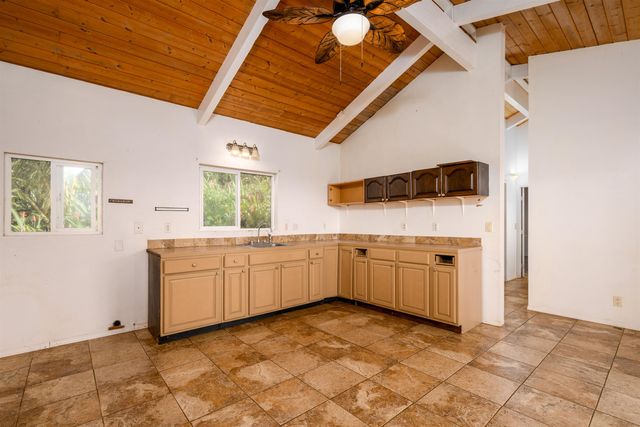 810 Upper Ulumalu Rd, Haiku, HI 96708