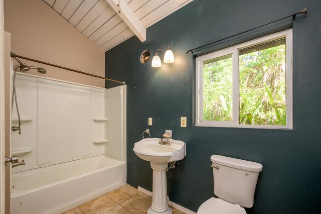 810 Upper Ulumalu Rd, Haiku, HI 96708