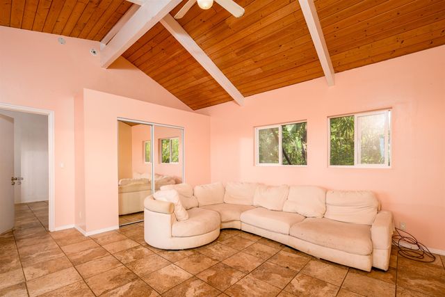 810 Upper Ulumalu Rd, Haiku, HI 96708