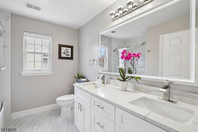 11 Windemere Ct, Hanover Twp., NJ 07981