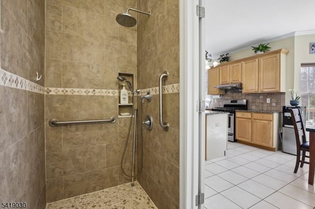 11 Windemere Ct, Hanover Twp., NJ 07981