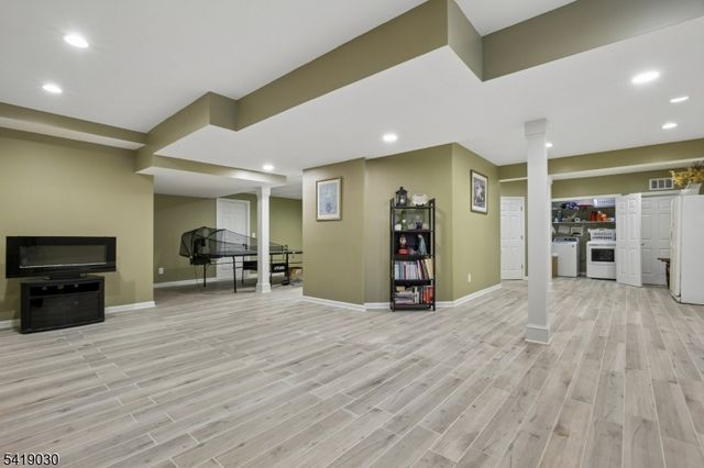 11 Windemere Ct, Hanover Twp., NJ 07981