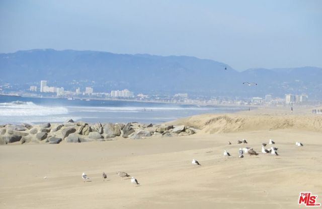 8719 YORKTOWN Avenue, Los Angeles, CA 90045