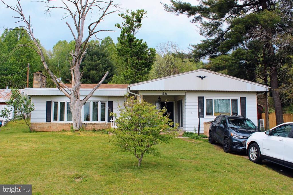 1928 NEW BLOOMFIELD RD, New Bloomfield, PA 17068