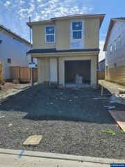 853 Chestnut Wy, Silverton, OR 97381