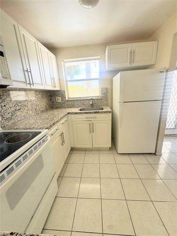 8200 Sunrise Lakes Blvd 207, Sunrise, FL 33322