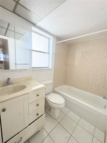 8200 Sunrise Lakes Blvd 207, Sunrise, FL 33322