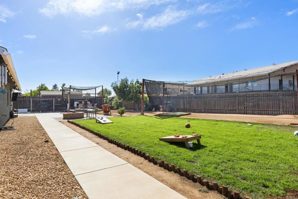 Image 4 of property listing at 2150 Beartrap Place, Escondido, CA 92027