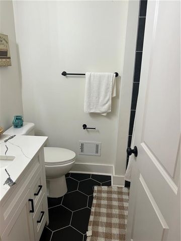 3278 Amhurst Drive NW, Atlanta, GA 30318