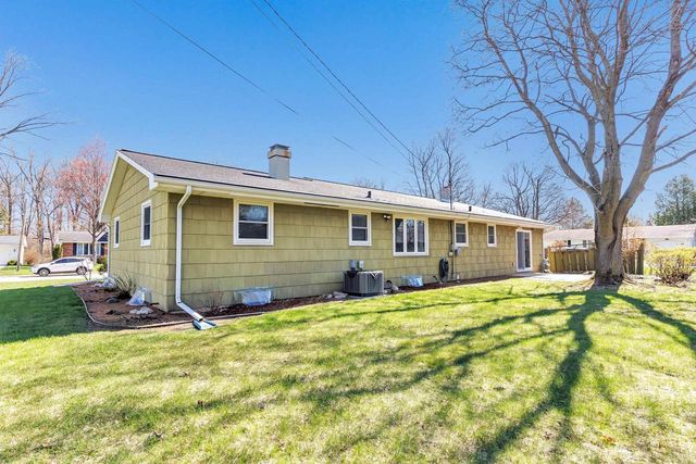 1715 BEAVER DAM DRIVE, Green Bay, WI 54304