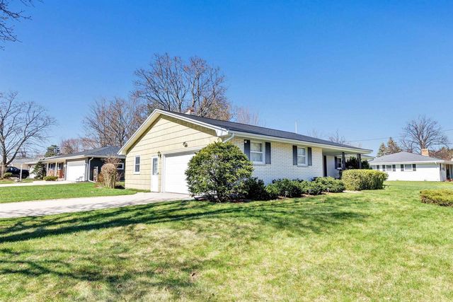 1715 BEAVER DAM DRIVE, Green Bay, WI 54304