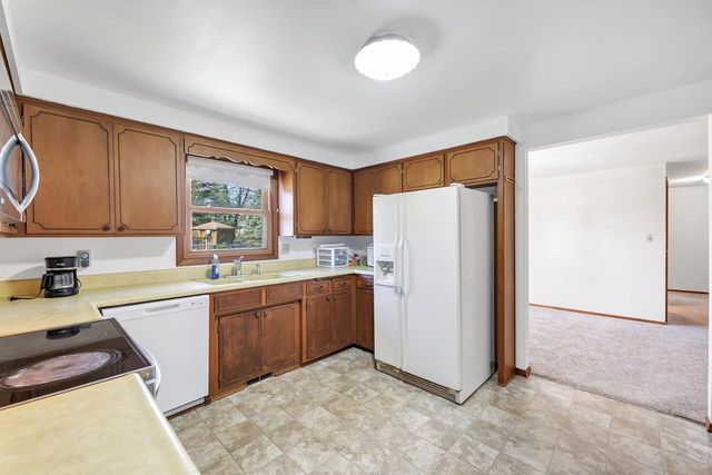 1715 BEAVER DAM DRIVE, Green Bay, WI 54304