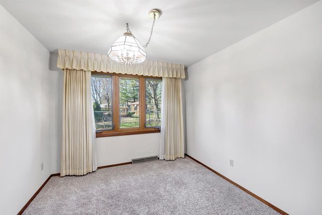 1715 BEAVER DAM DRIVE, Green Bay, WI 54304