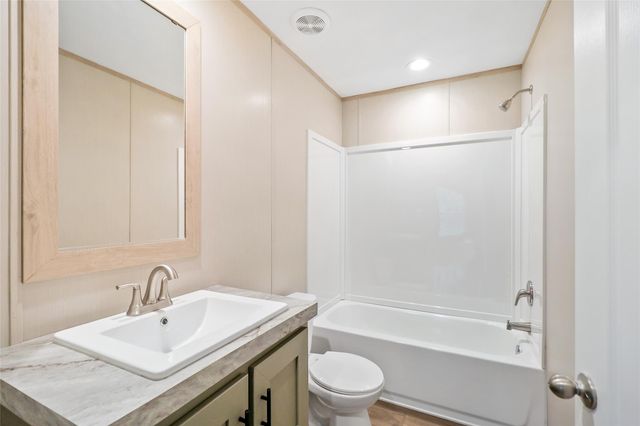 3332 Fm 1697, Ledbetter, TX 78946