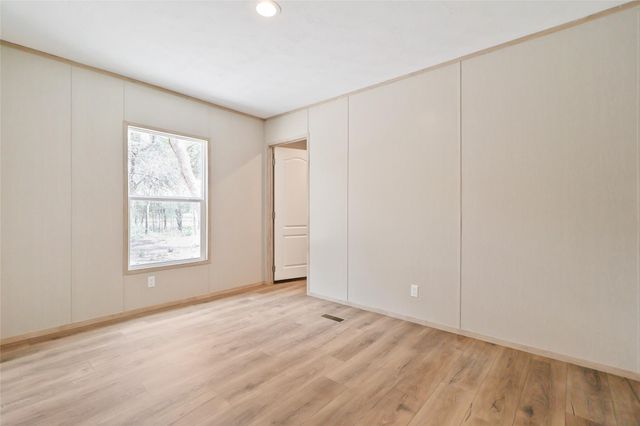 3332 Fm 1697, Ledbetter, TX 78946